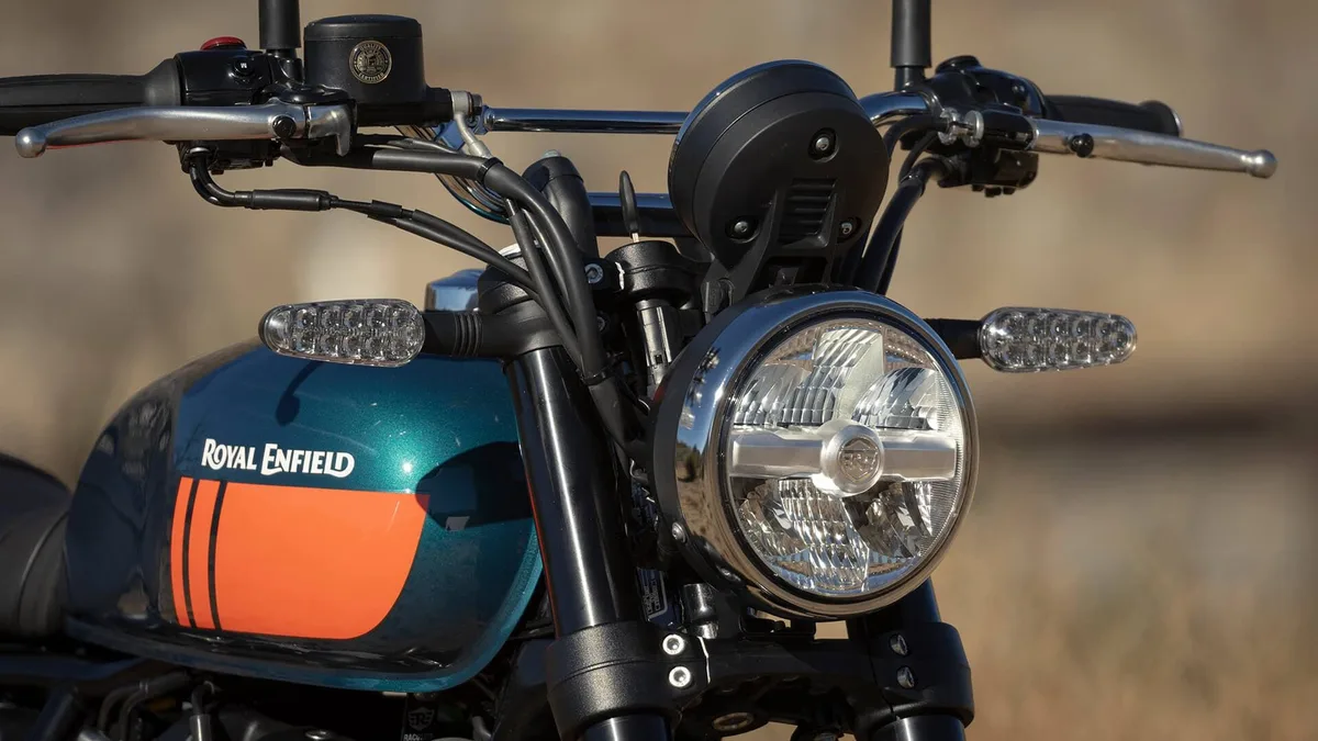 Royal Enfield Bear 650 official photo 1