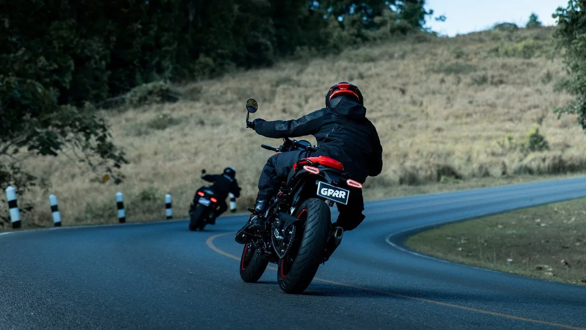 Royal Enfield Guerrilla 450 official photo 3
