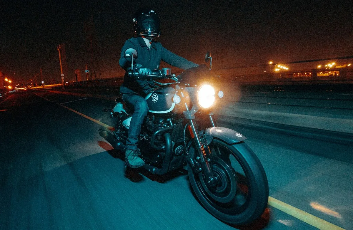 Royal Enfield Shotgun 650 official photo 3