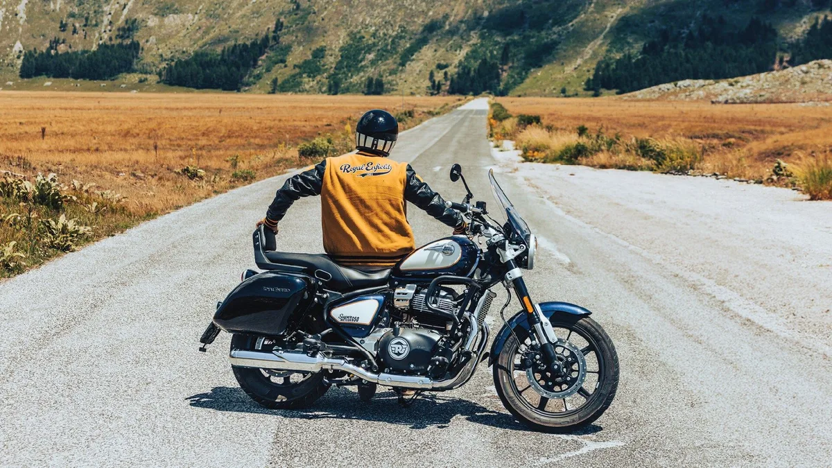 Royal Enfield Super Meteor 650 official photo 3