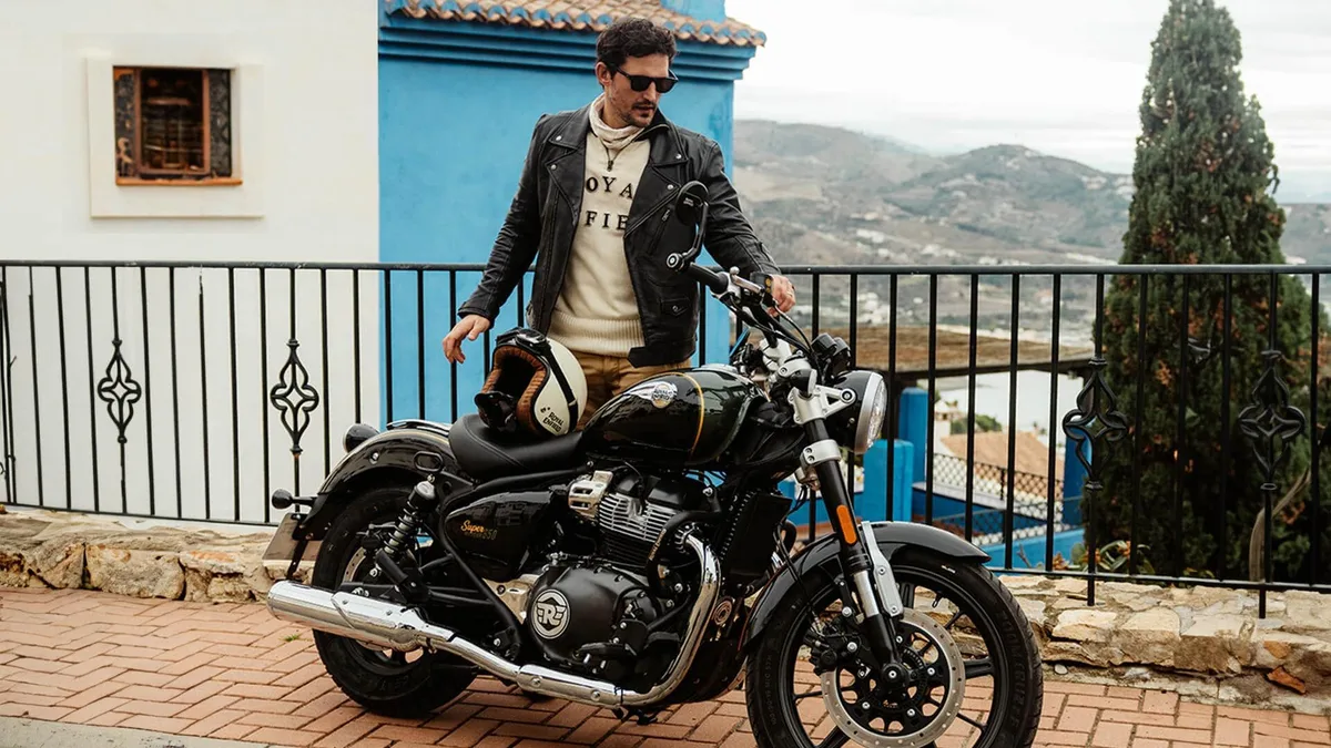 Royal Enfield Super Meteor 650 official photo 4