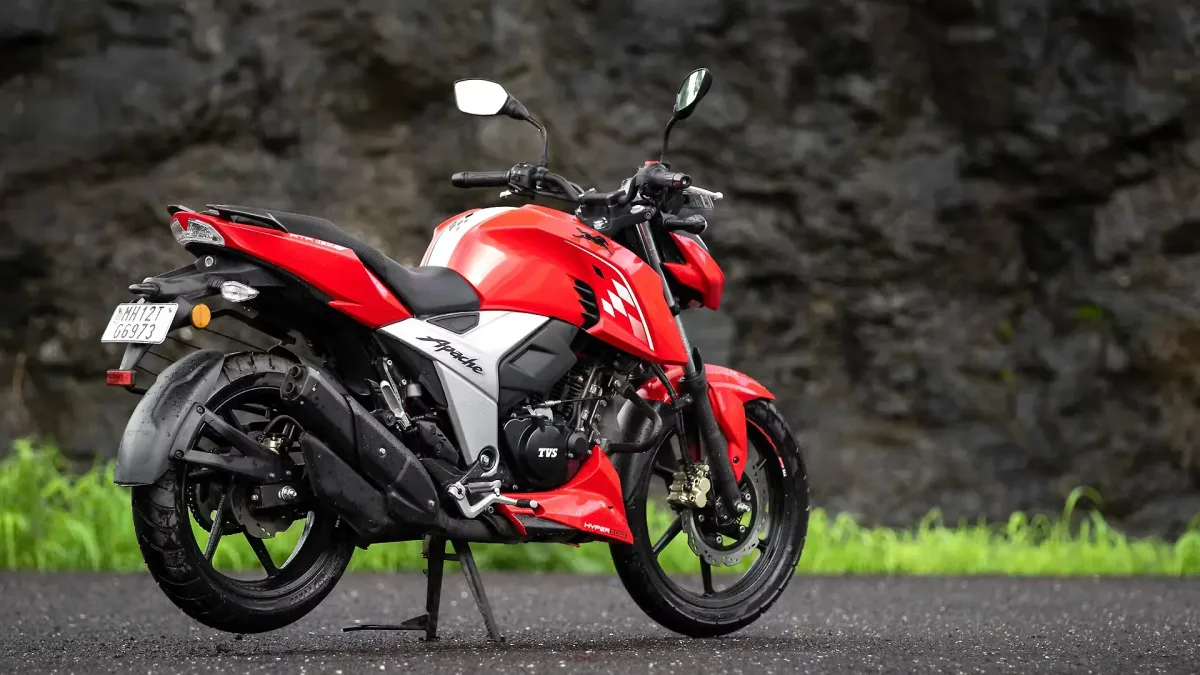 TVS Apache RTR 160 4V rear three-quarter view