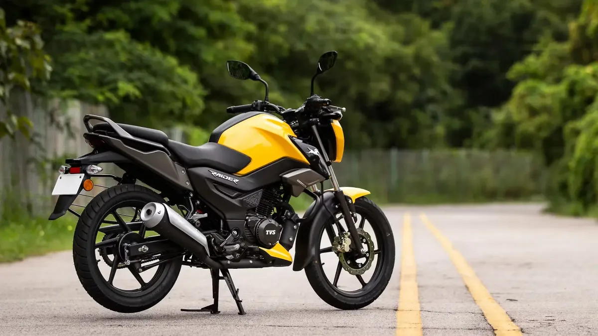 TVS Raider rear three-quarter view