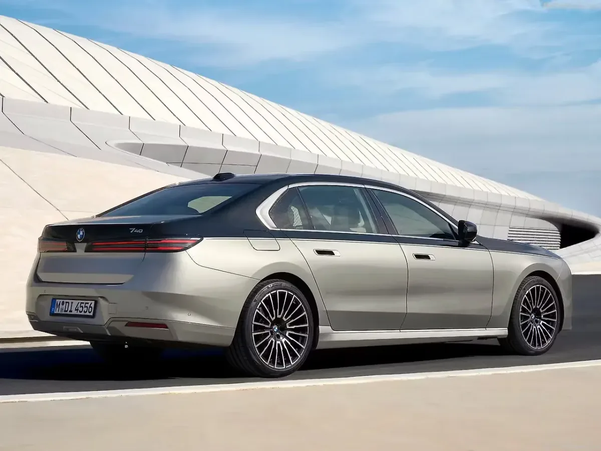 BMW 7 Series rear three-quarter view