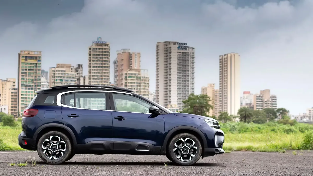 Citroen C5 Aircross side view