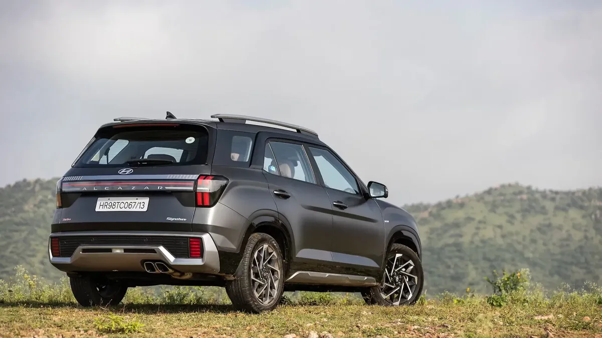 Hyundai Alcazar rear three-quarter view