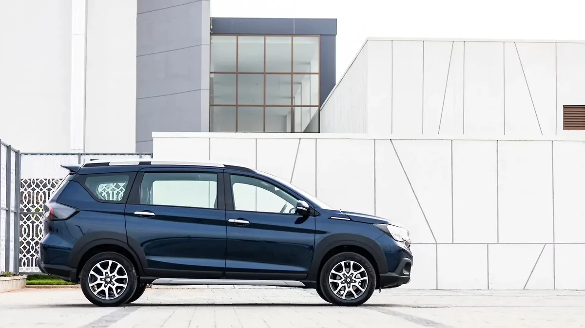 Maruti Suzuki XL6 side view