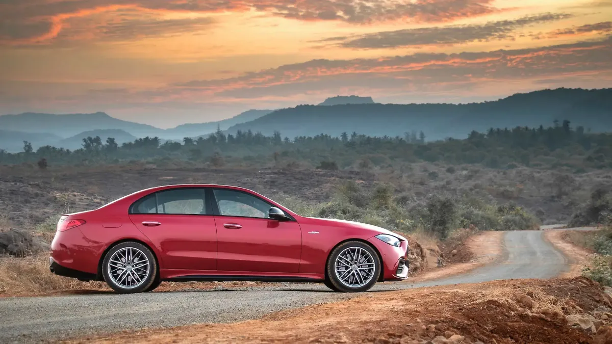 Mercedes-Benz AMG C 43 side view