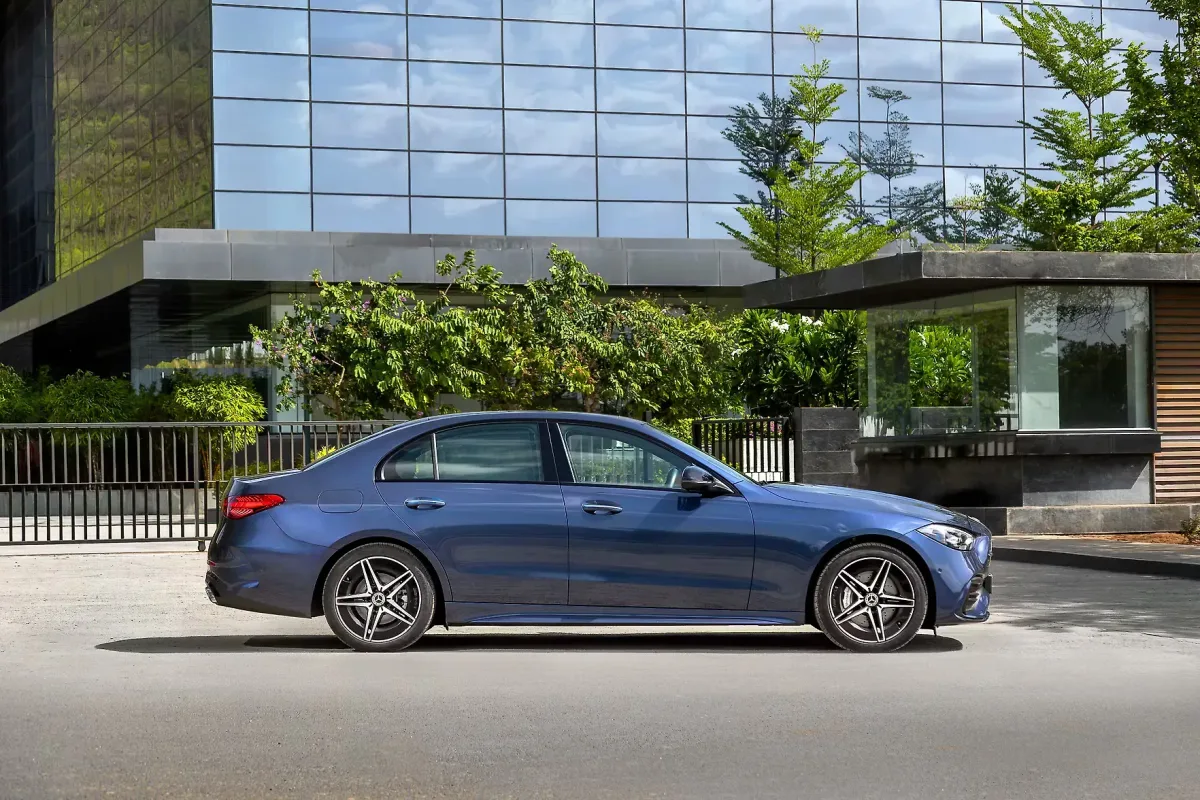 Mercedes-Benz C-Class side view