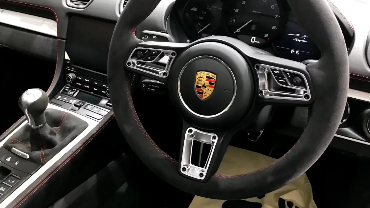 Porsche 718 Cayman interior