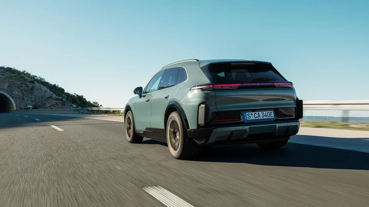 Porsche Cayenne Electric rear driving