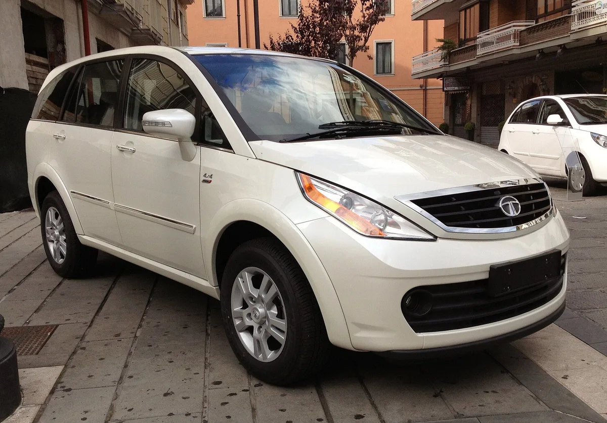 Tata Motors Aria front three-quarter view