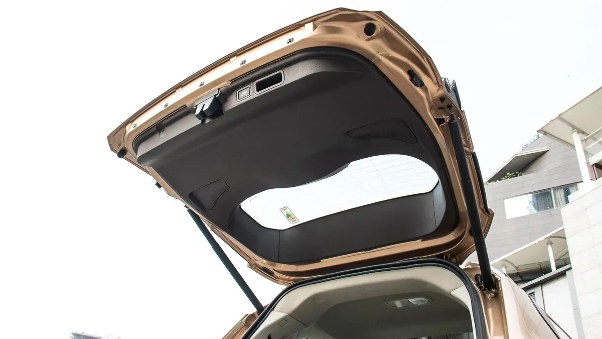Tata Safari boot space