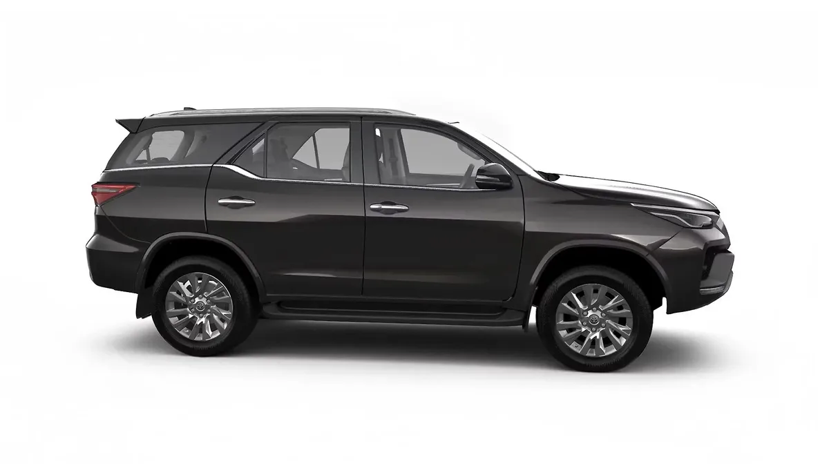 Toyota Fortuner side view