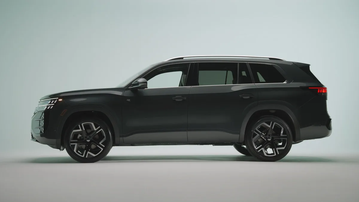 Volkswagen Atlas SEL Premium R-Line, side profile