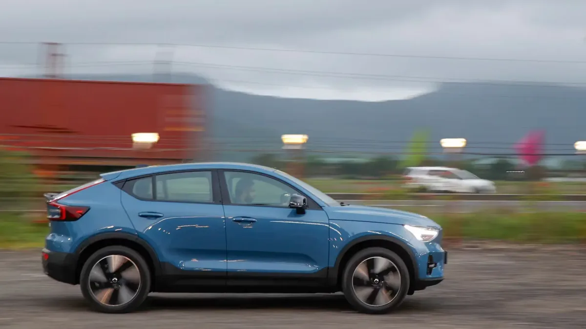 Volvo C40 Recharge side view