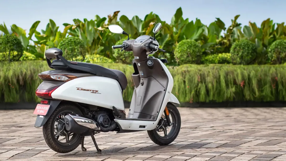 Hero Destini 125 rear three-quarter view